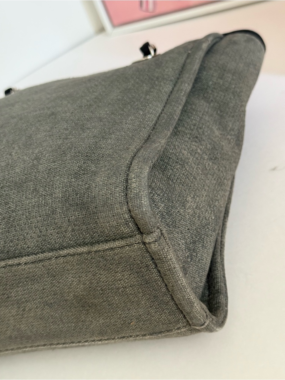 CHANEL Mini Deauville “31 Rue Cambon Paris”Tote bag 🌟 - Picture 15 of 17